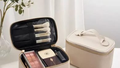 Square Cosmetic Bag Materials Explained：From Nylon to Vegan Leather (Supplier Guide)